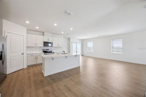 House in Apopka, Florida 4 bedrooms, 214.42 sq.m. № 2394003 - photo 5