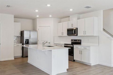 House in Apopka, Florida 4 bedrooms, 214.42 sq.m. № 2394003 - photo 10
