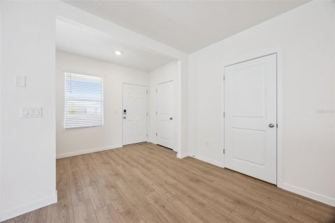 House in Apopka, Florida 4 bedrooms, 214.42 sq.m. № 2394003 - photo 2