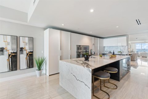 Condo in Bal Harbour, Florida, 3 bedrooms  № 1798719 - photo 12