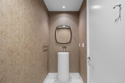 Condo in Bal Harbour, Florida, 3 bedrooms  № 1798719 - photo 19