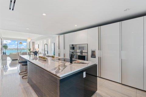 Condo in Bal Harbour, Florida, 3 bedrooms  № 1798719 - photo 15