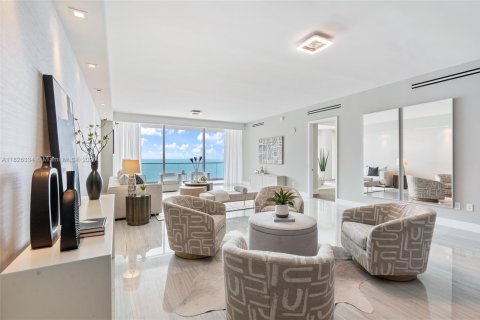 Condo in Bal Harbour, Florida, 3 bedrooms  № 1798719 - photo 1