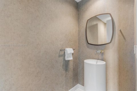 Condo in Bal Harbour, Florida, 3 bedrooms  № 1798719 - photo 20
