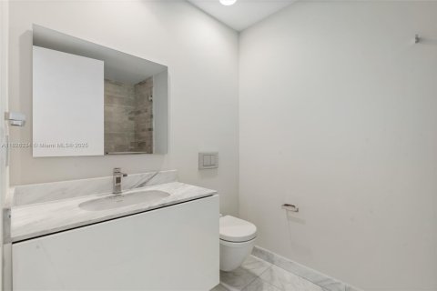 Condo in Bal Harbour, Florida, 3 bedrooms  № 1798719 - photo 24