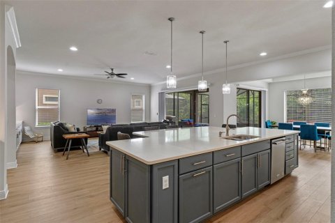 House in Orlando, Florida 5 bedrooms, 505.11 sq.m. № 1681716 - photo 9