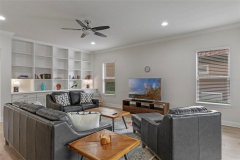 House in Orlando, Florida 5 bedrooms, 505.11 sq.m. № 1681716 - photo 7