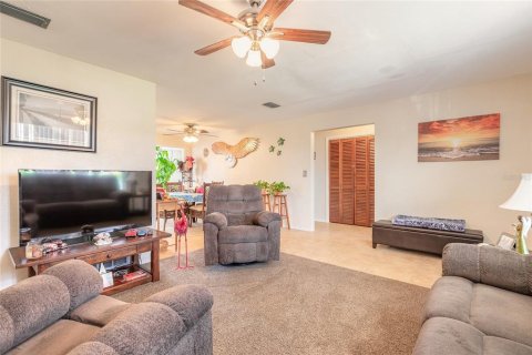 House in Ormond Beach, Florida 3 bedrooms, 149.67 sq.m. № 1840378 - photo 4