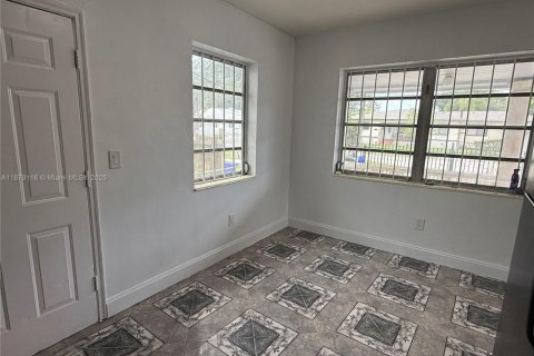 Villa ou maison à louer à Miami, Floride: 2 chambres, 181.44 m2 № 1921386 - photo 4