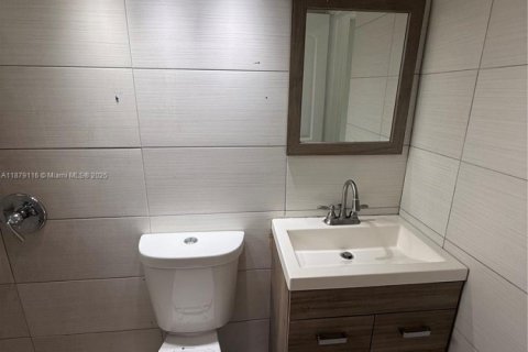 Villa ou maison à louer à Miami, Floride: 2 chambres, 181.44 m2 № 1921386 - photo 10