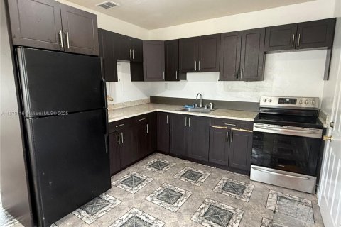 Villa ou maison à louer à Miami, Floride: 2 chambres, 181.44 m2 № 1921386 - photo 3