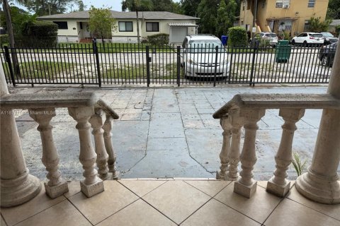 Villa ou maison à louer à Miami, Floride: 2 chambres, 181.44 m2 № 1921386 - photo 20