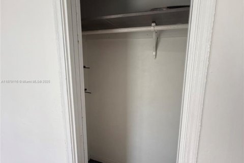 Villa ou maison à louer à Miami, Floride: 2 chambres, 181.44 m2 № 1921386 - photo 12