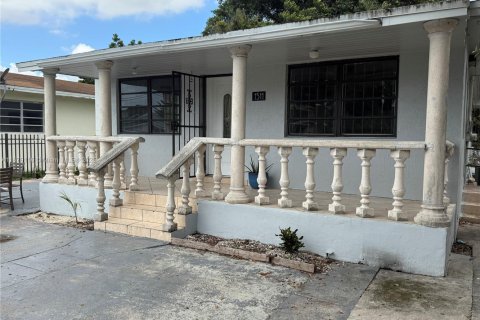 Villa ou maison à louer à Miami, Floride: 2 chambres, 181.44 m2 № 1921386 - photo 16