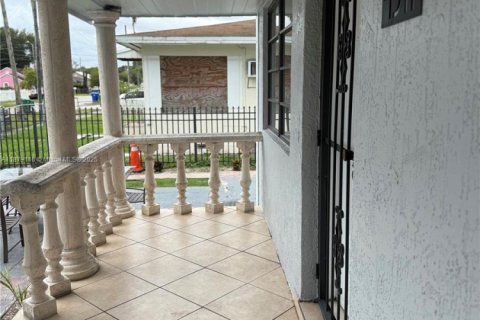Villa ou maison à louer à Miami, Floride: 2 chambres, 181.44 m2 № 1921386 - photo 21