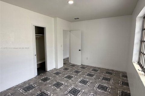 Villa ou maison à louer à Miami, Floride: 2 chambres, 181.44 m2 № 1921386 - photo 7