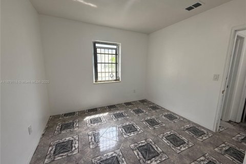 Villa ou maison à louer à Miami, Floride: 2 chambres, 181.44 m2 № 1921386 - photo 13