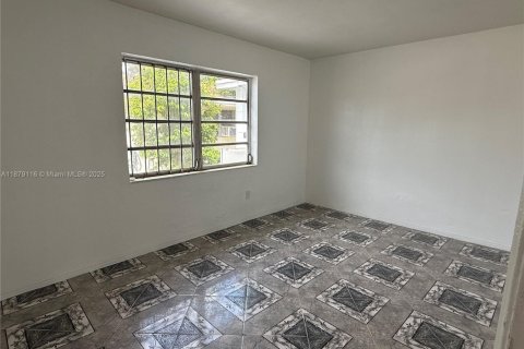 Villa ou maison à louer à Miami, Floride: 2 chambres, 181.44 m2 № 1921386 - photo 5