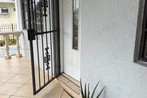 Villa ou maison à louer à Miami, Floride: 2 chambres, 181.44 m2 № 1921386 - photo 23