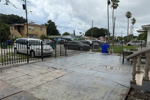 Villa ou maison à louer à Miami, Floride: 2 chambres, 181.44 m2 № 1921386 - photo 17