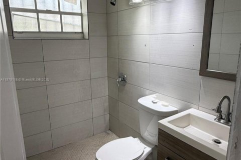 Villa ou maison à louer à Miami, Floride: 2 chambres, 181.44 m2 № 1921386 - photo 8