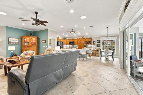 Casa en venta en The Villages, Florida, 3 dormitorios, 187.11 m2 № 2387336 - foto 8