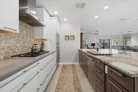 House in Pompano Beach, Florida 3 bedrooms, 201.41 sq.m. № 1988939 - photo 20