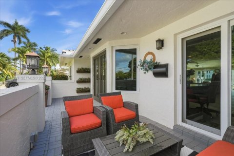 House in Pompano Beach, Florida 3 bedrooms, 201.41 sq.m. № 1988939 - photo 3