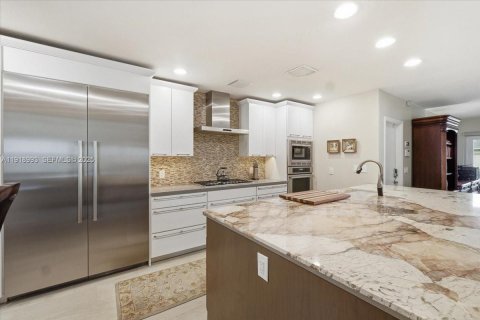 House in Pompano Beach, Florida 3 bedrooms, 201.41 sq.m. № 1988939 - photo 17