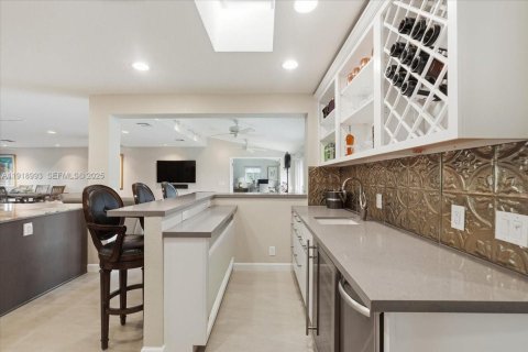 House in Pompano Beach, Florida 3 bedrooms, 201.41 sq.m. № 1988939 - photo 25