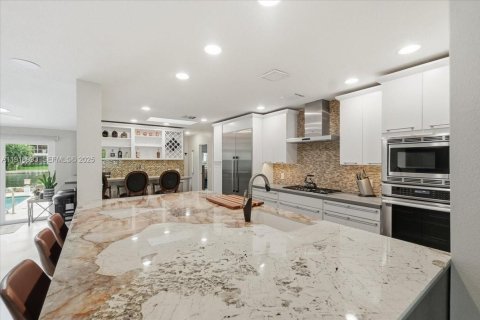 House in Pompano Beach, Florida 3 bedrooms, 201.41 sq.m. № 1988939 - photo 21