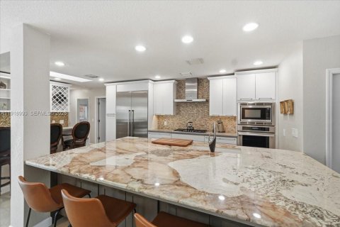 House in Pompano Beach, Florida 3 bedrooms, 201.41 sq.m. № 1988939 - photo 19