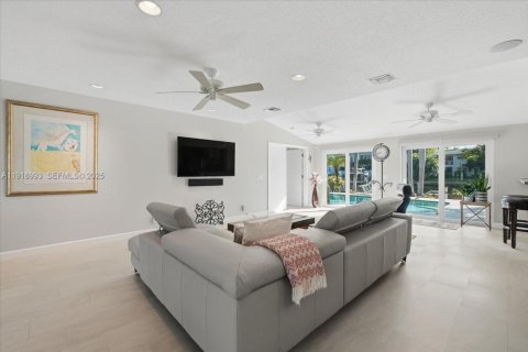 House in Pompano Beach, Florida 3 bedrooms, 201.41 sq.m. № 1988939 - photo 15