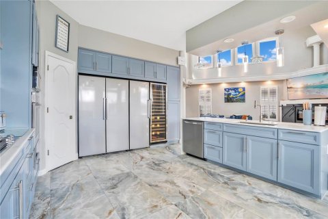 House in Apollo Beach, Florida 4 bedrooms, 301.1 sq.m. № 2206325 - photo 13