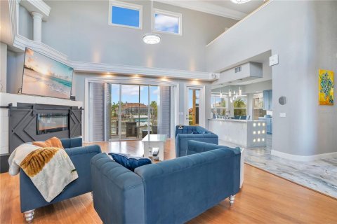 House in Apollo Beach, Florida 4 bedrooms, 301.1 sq.m. № 2206325 - photo 6