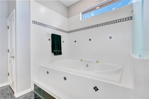 House in Apollo Beach, Florida 4 bedrooms, 301.1 sq.m. № 2206325 - photo 17