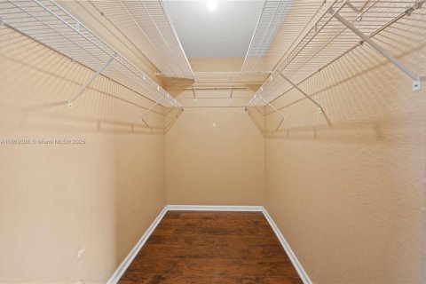 House in Lauderhill, Florida 4 bedrooms, 166.3 sq.m. № 1896906 - photo 13
