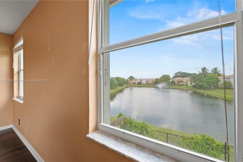 House in Lauderhill, Florida 4 bedrooms, 166.3 sq.m. № 1896906 - photo 17
