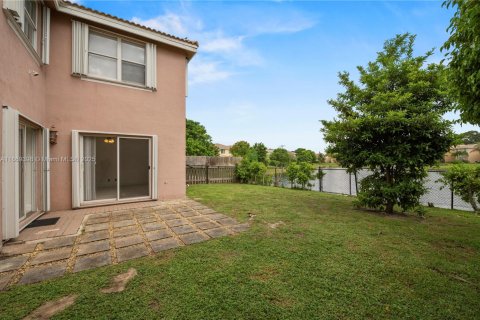 House in Lauderhill, Florida 4 bedrooms, 166.3 sq.m. № 1896906 - photo 25