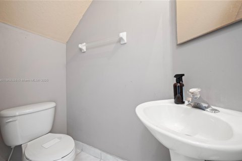 House in Lauderhill, Florida 4 bedrooms, 166.3 sq.m. № 1896906 - photo 23