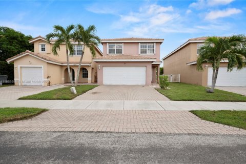 House in Lauderhill, Florida 4 bedrooms, 166.3 sq.m. № 1896906 - photo 1