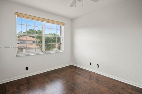 House in Lauderhill, Florida 4 bedrooms, 166.3 sq.m. № 1896906 - photo 9
