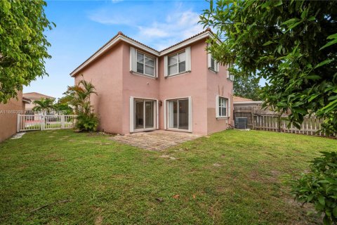House in Lauderhill, Florida 4 bedrooms, 166.3 sq.m. № 1896906 - photo 24