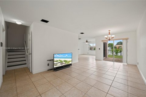 House in Lauderhill, Florida 4 bedrooms, 166.3 sq.m. № 1896906 - photo 6