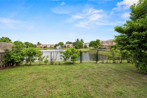 House in Lauderhill, Florida 4 bedrooms, 166.3 sq.m. № 1896906 - photo 26