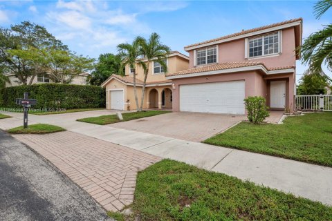 House in Lauderhill, Florida 4 bedrooms, 166.3 sq.m. № 1896906 - photo 2