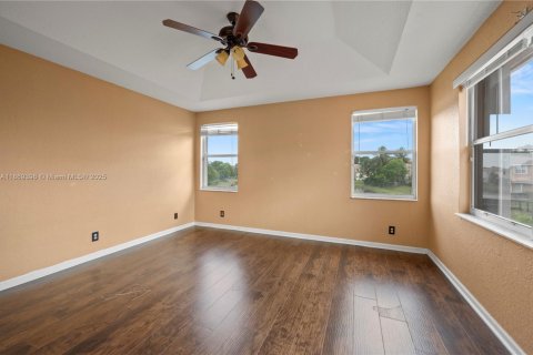 House in Lauderhill, Florida 4 bedrooms, 166.3 sq.m. № 1896906 - photo 16