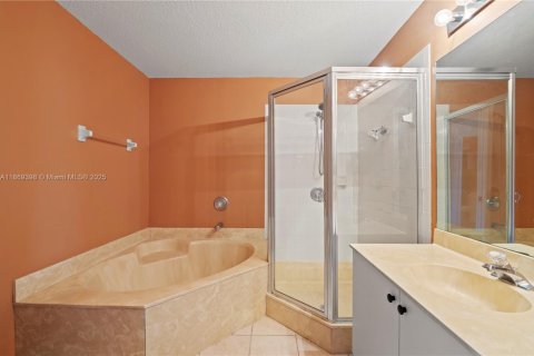 House in Lauderhill, Florida 4 bedrooms, 166.3 sq.m. № 1896906 - photo 12
