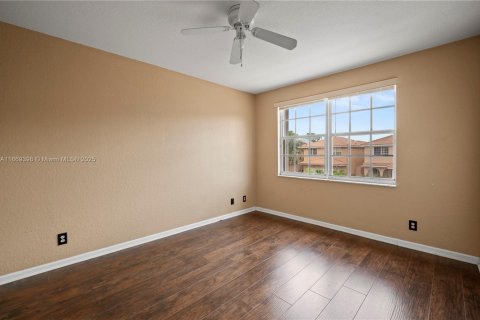 House in Lauderhill, Florida 4 bedrooms, 166.3 sq.m. № 1896906 - photo 15