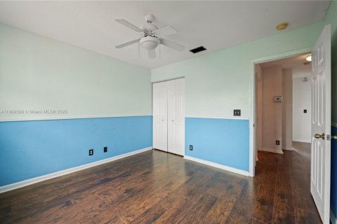 House in Lauderhill, Florida 4 bedrooms, 166.3 sq.m. № 1896906 - photo 20